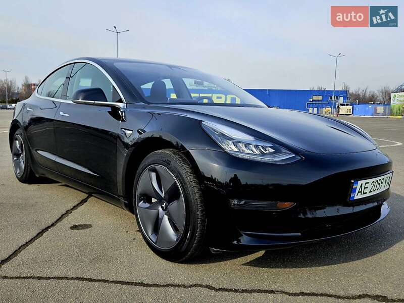 Tesla Model 3 (2019)