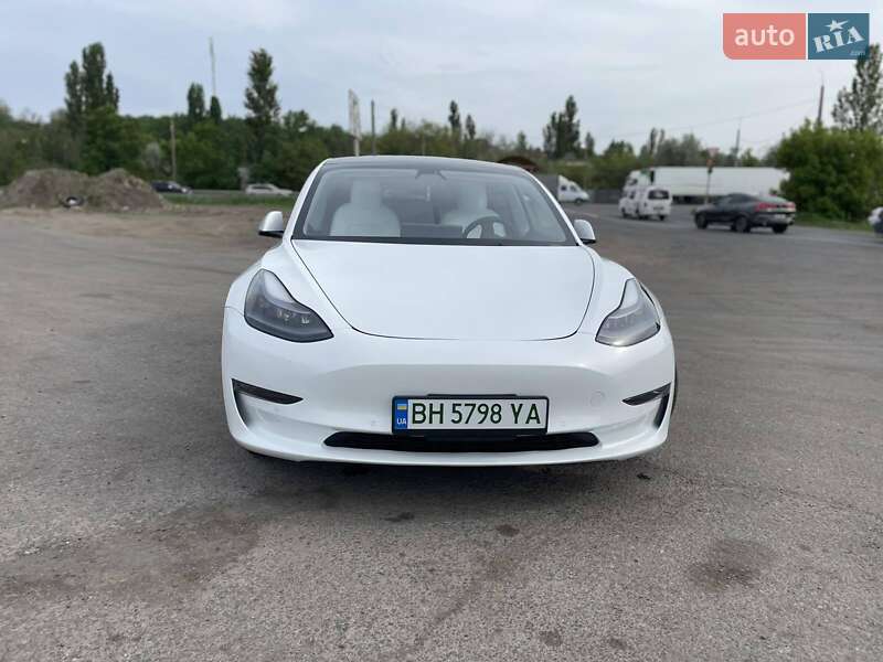 Tesla Model 3 (2021)