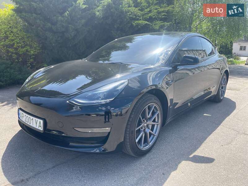 Tesla Model 3 (2023)