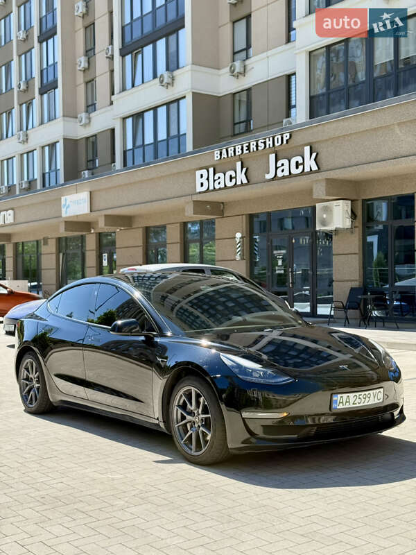 Tesla Model 3 (2021)