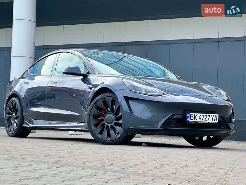 Tesla Model 3 (2023)