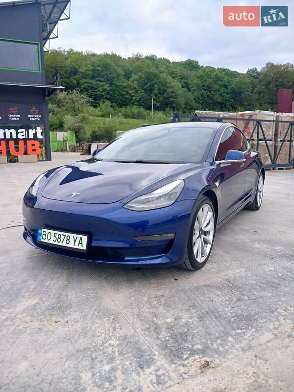 Tesla Model 3 (2019)