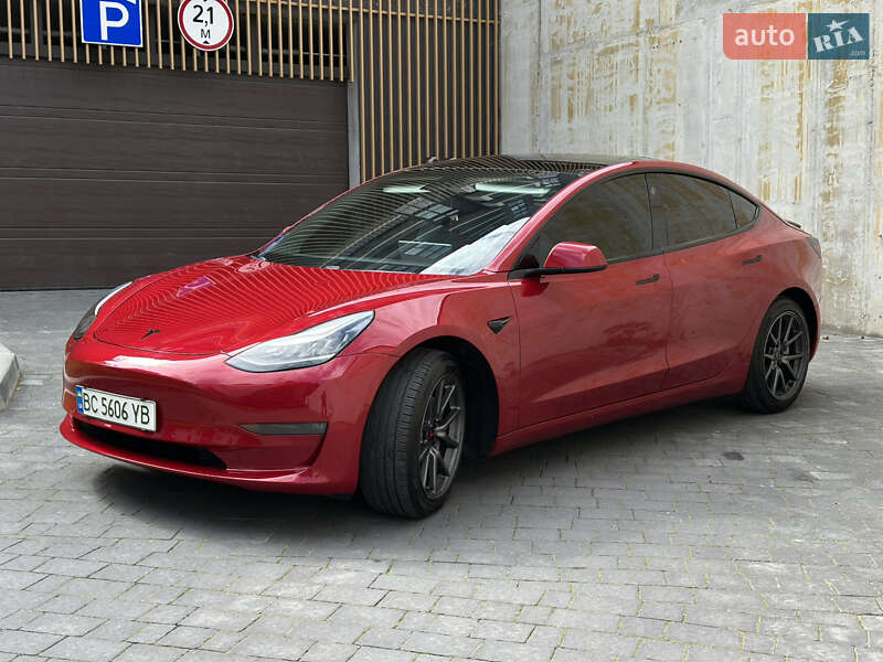Tesla Model 3 (2019)