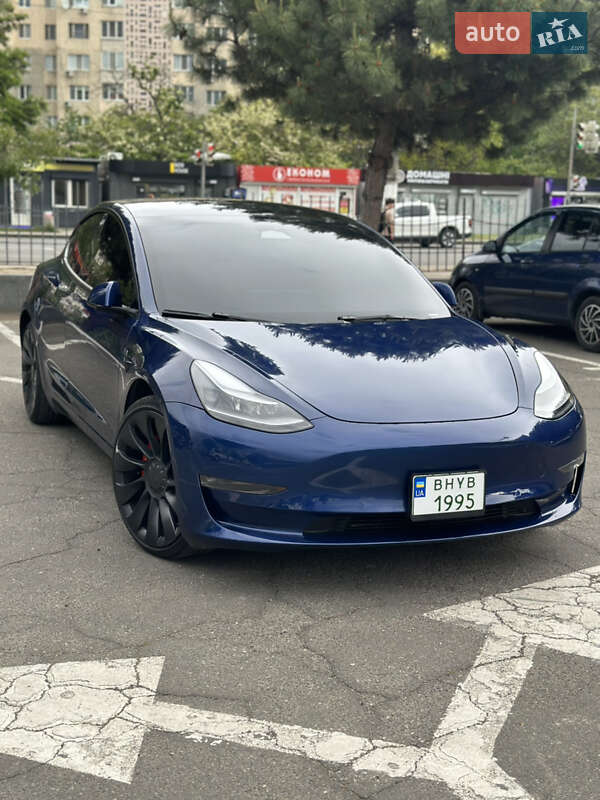 Tesla Model 3 (2022)