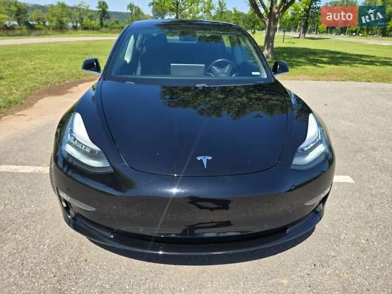 Tesla Model 3 (2018)