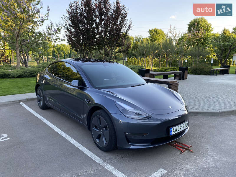Tesla Model 3 (2022)
