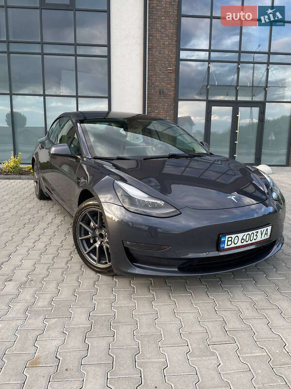 Tesla Model 3 (2022)
