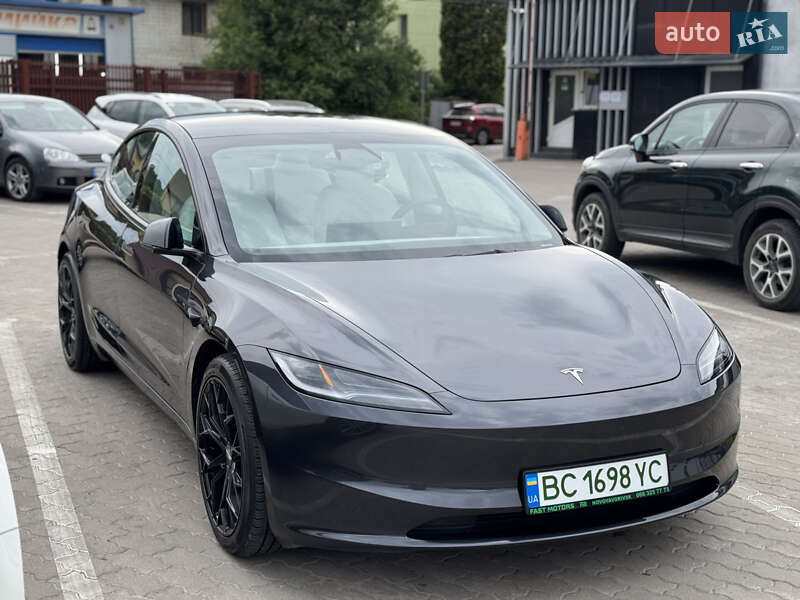 Tesla Model 3 (2024)