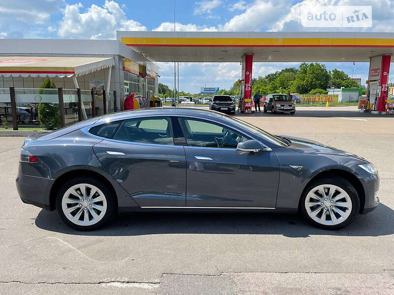 Tesla Model s (2014)