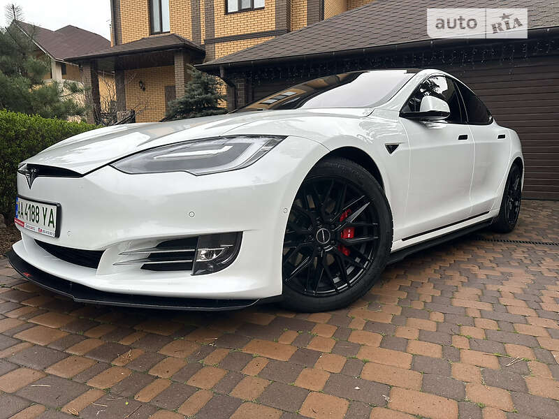 Tesla Model s (2016)