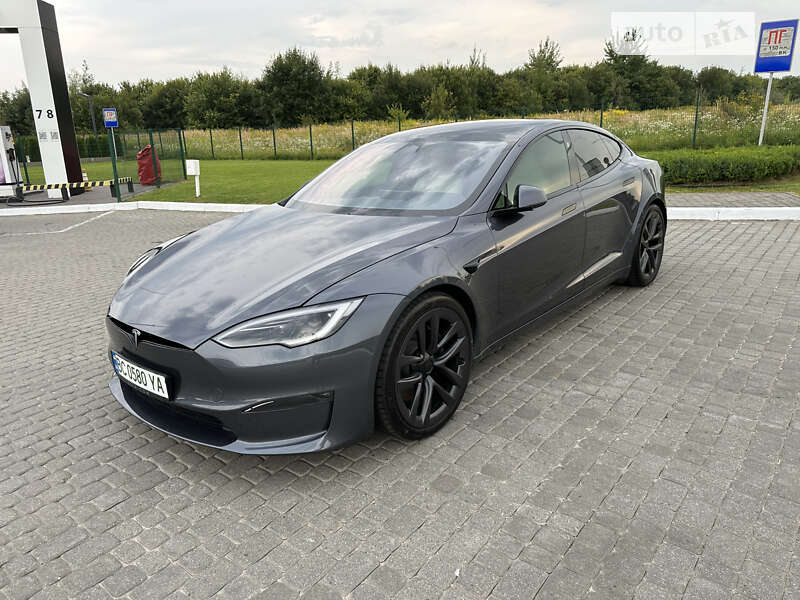 Tesla Model s (2021)