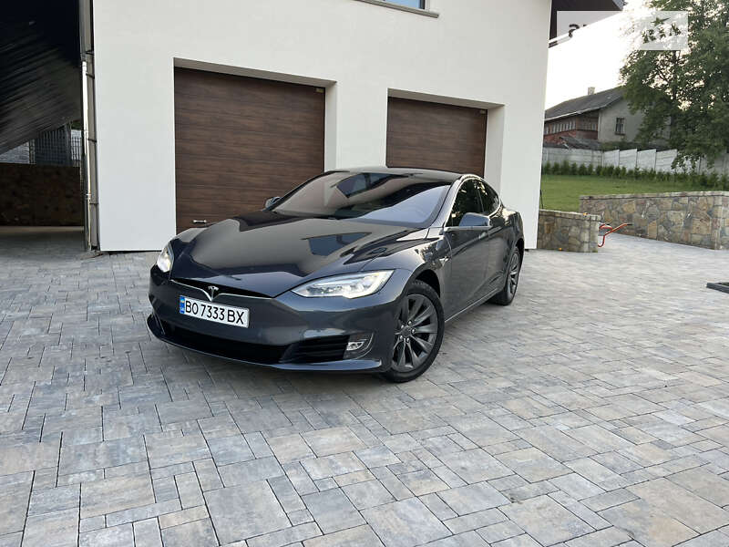 Tesla Model s (2016)