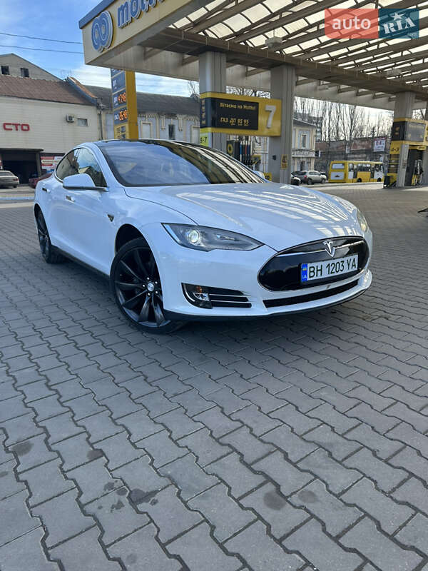 Tesla Model s (2012)