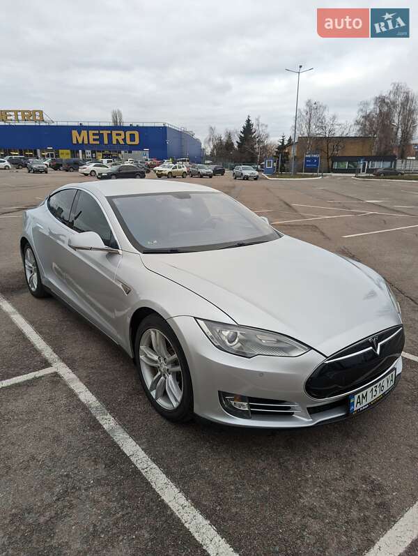 Tesla Model s (2014)