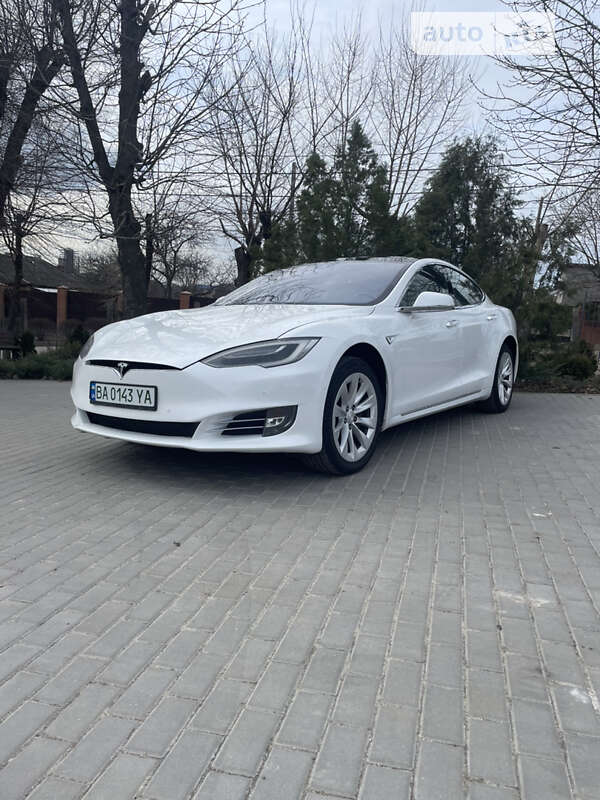 Tesla Model s (2016)