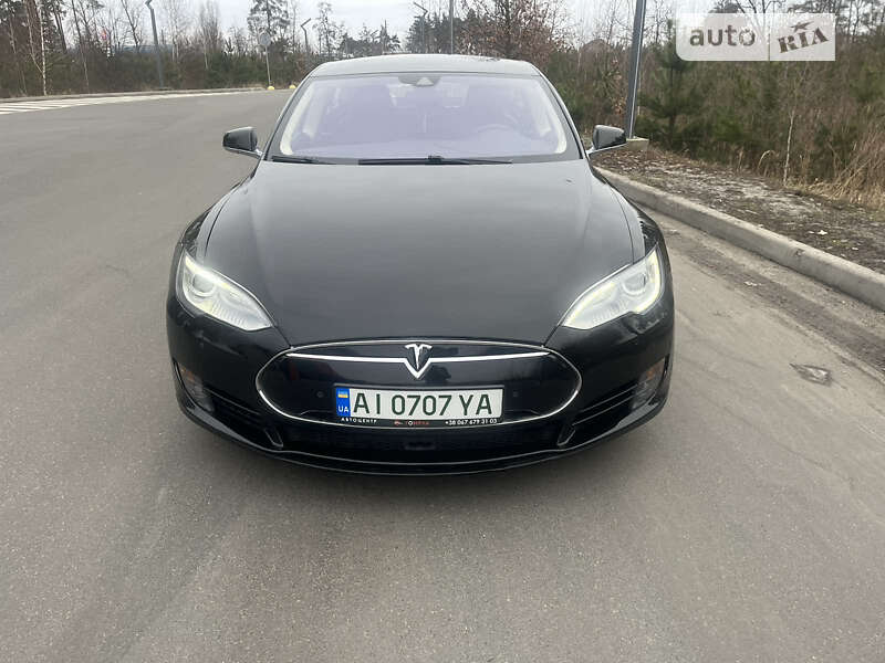 Tesla Model s (2015)