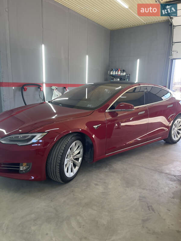 Tesla Model s (2018)