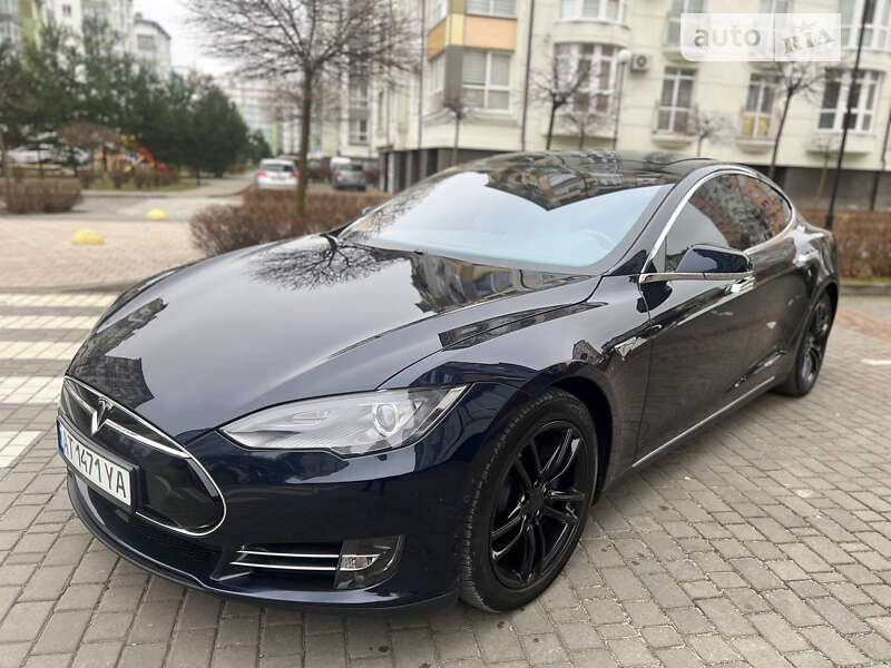 Tesla Model s (2015)
