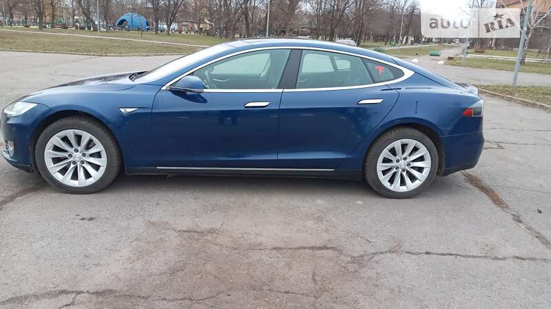 Tesla Model s (2016)