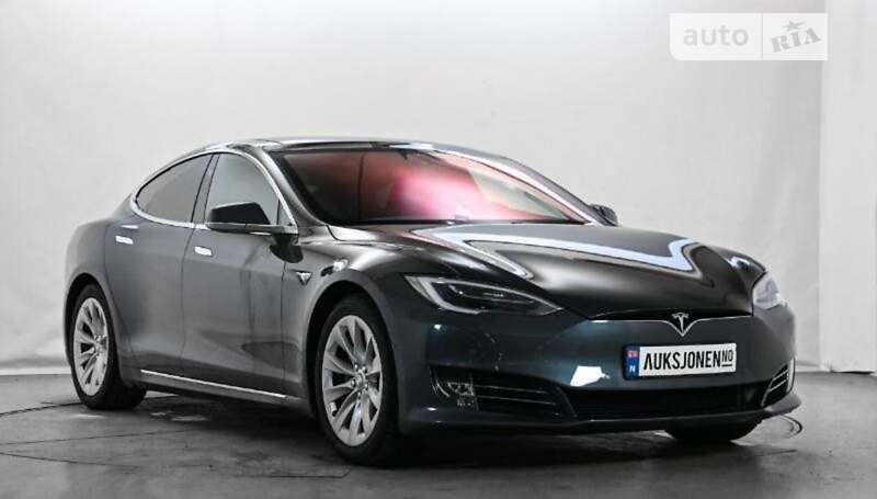 Tesla Model s (2019)