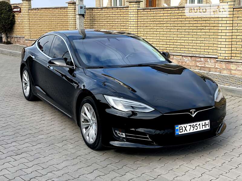 Tesla Model s (2019)