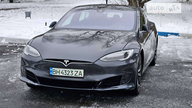 Tesla Model s (2016)