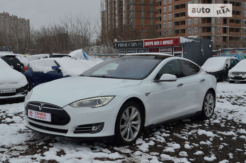 Tesla Model s (2016)