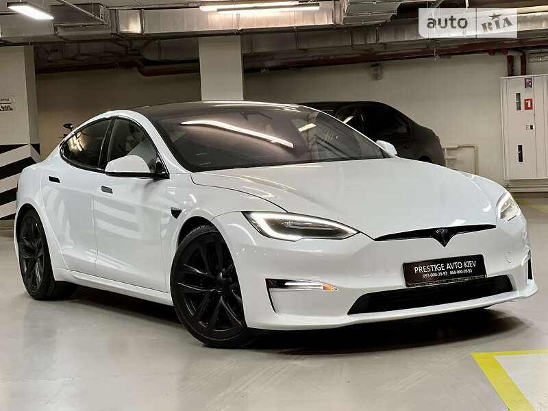 Tesla Model s (2021)