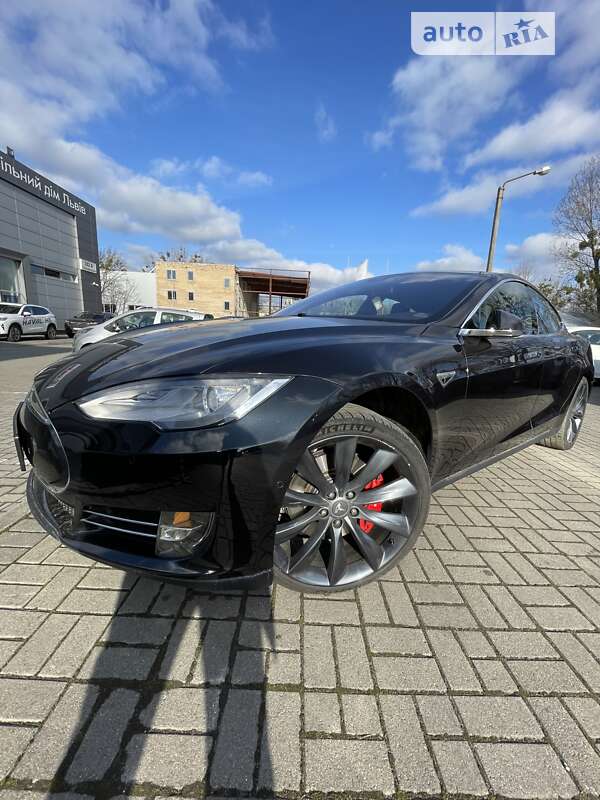 Tesla Model s (2016)
