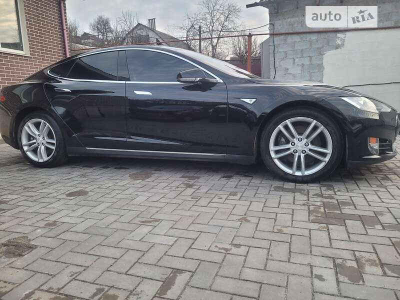 Tesla Model s (2016)