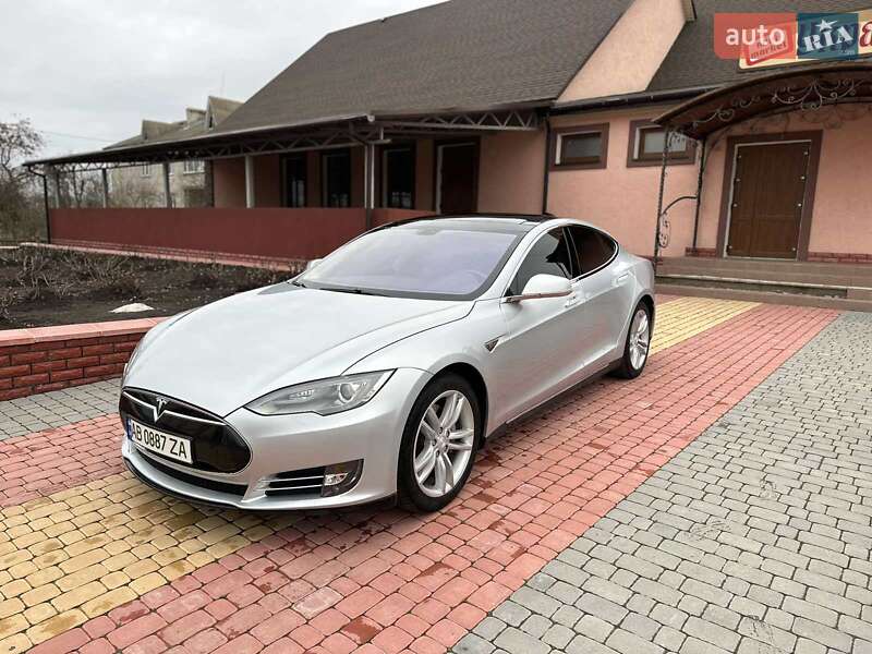 Tesla Model s (2012)