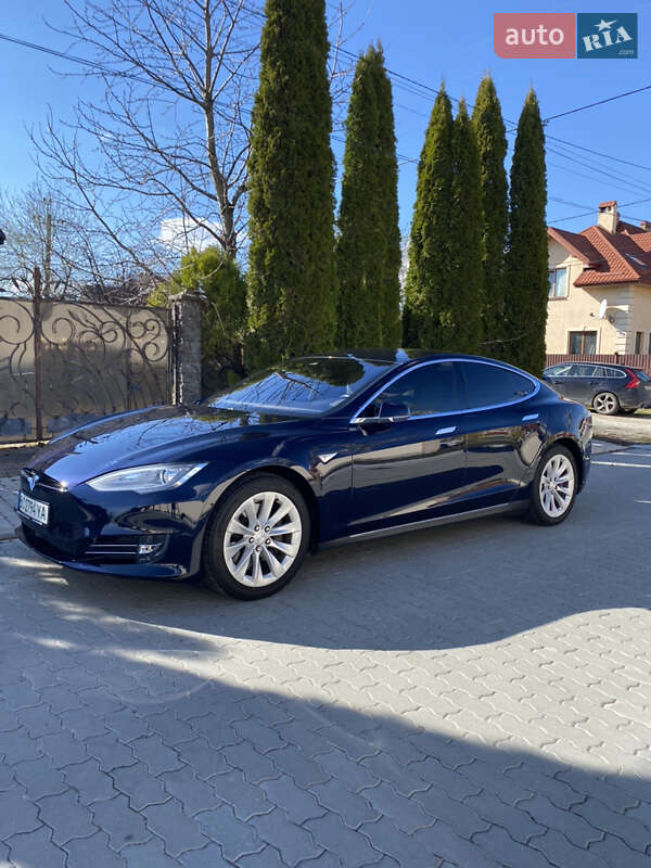 Tesla Model s (2015)