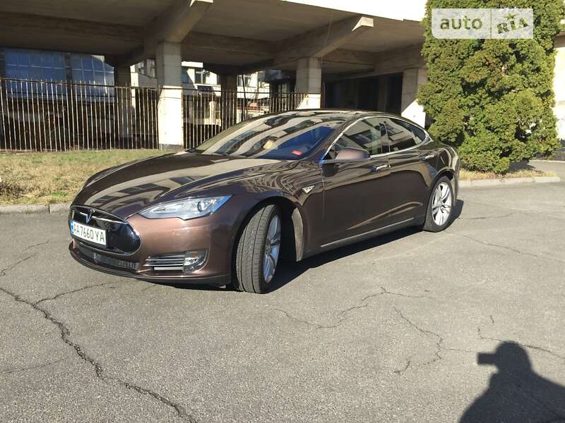 Tesla Model s (2014)