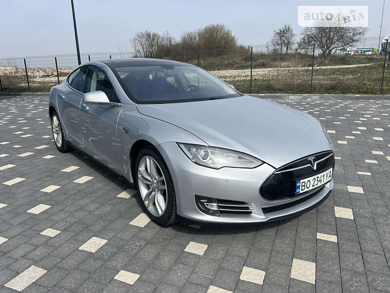 Tesla Model s (2014)