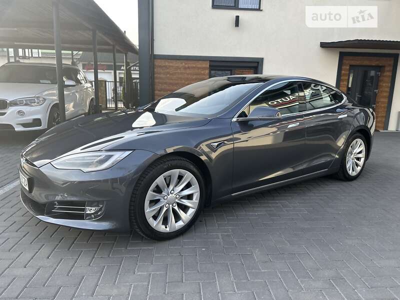 Tesla Model s (2018)