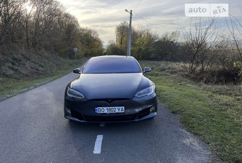 Tesla Model s (2018)