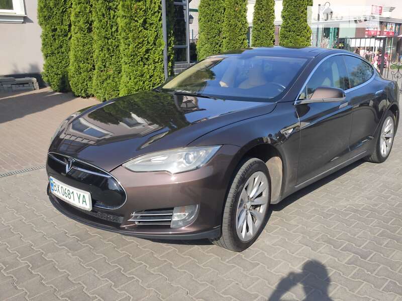 Tesla Model s (2012)