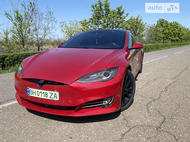 Tesla Model s (2015)