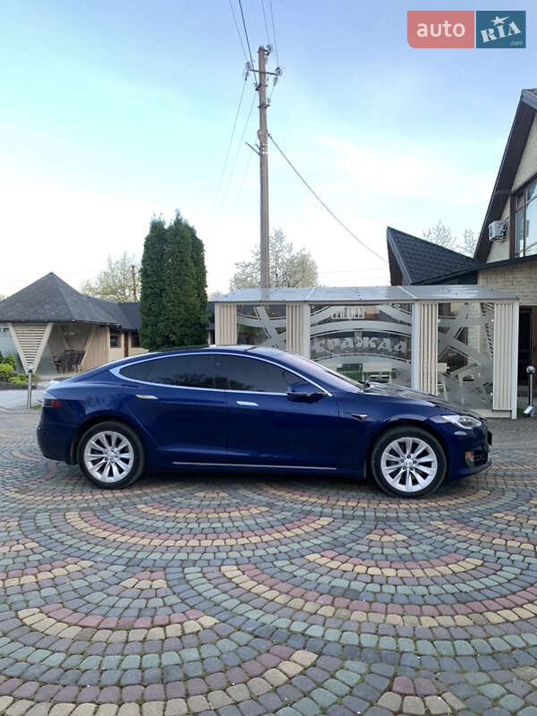 Tesla Model s (2019)