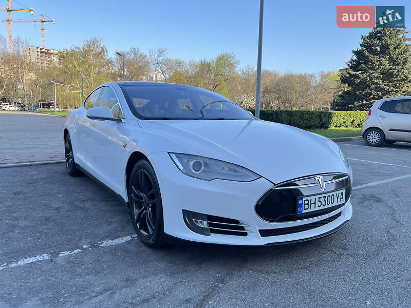 Tesla Model s (2013)