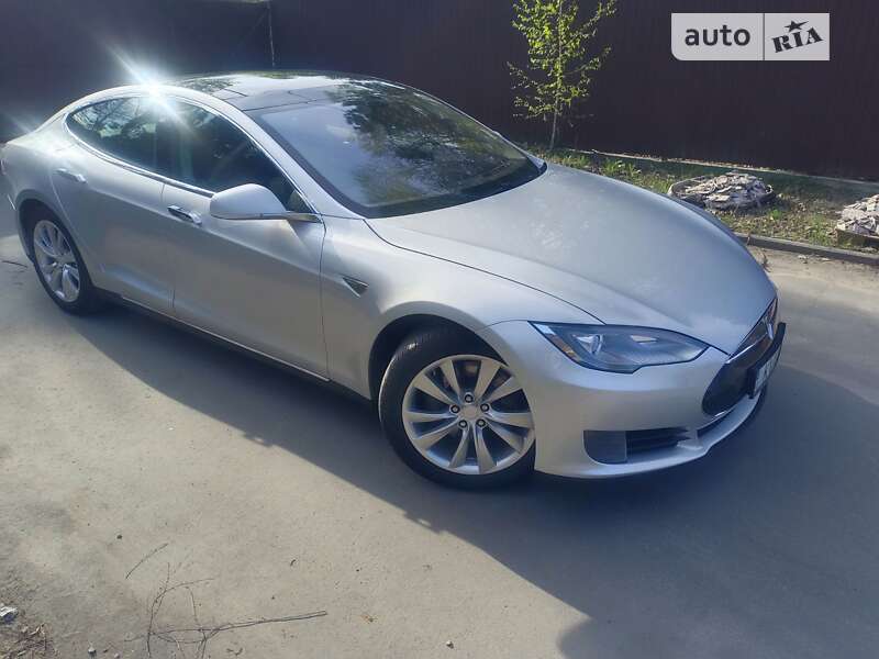 Tesla Model s (2013)