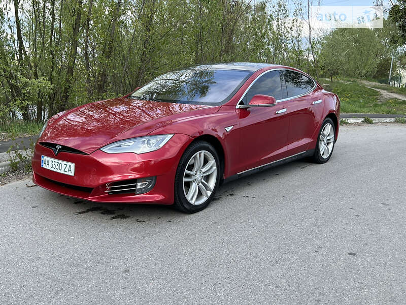 Tesla Model s (2015)