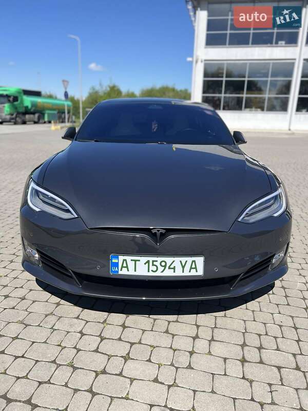 Tesla Model s (2019)
