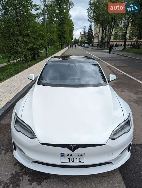 Tesla Model s (2021)