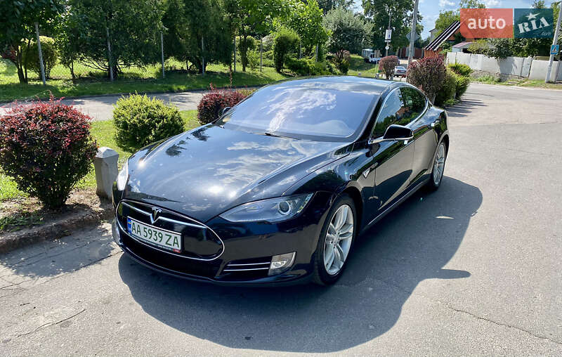 Tesla Model s (2013)