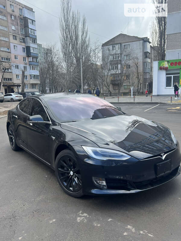Tesla Model s (2018)