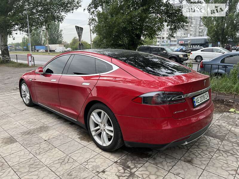 Tesla Model s (2016)