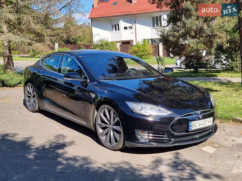 Tesla Model s (2015)
