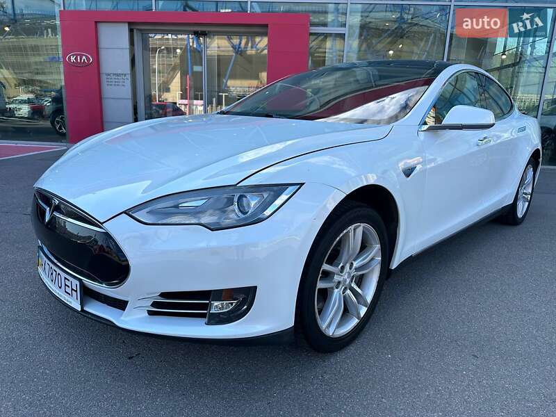 Tesla Model s (2013)