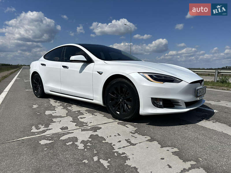 Tesla Model s (2017)